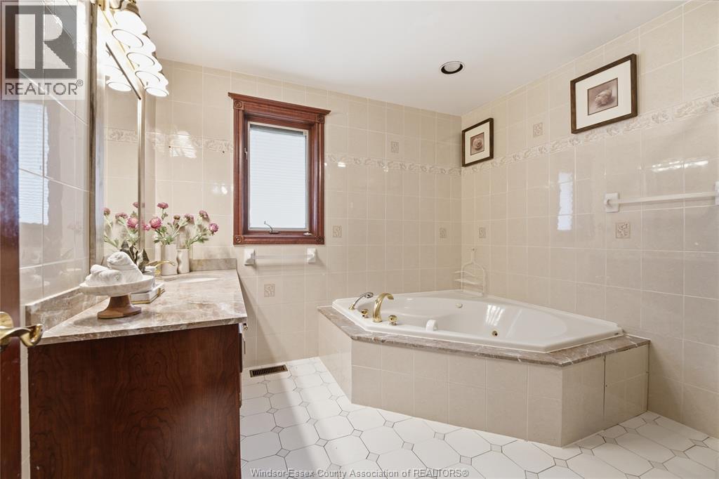 2073 Lesperance Road Property Photo 26
