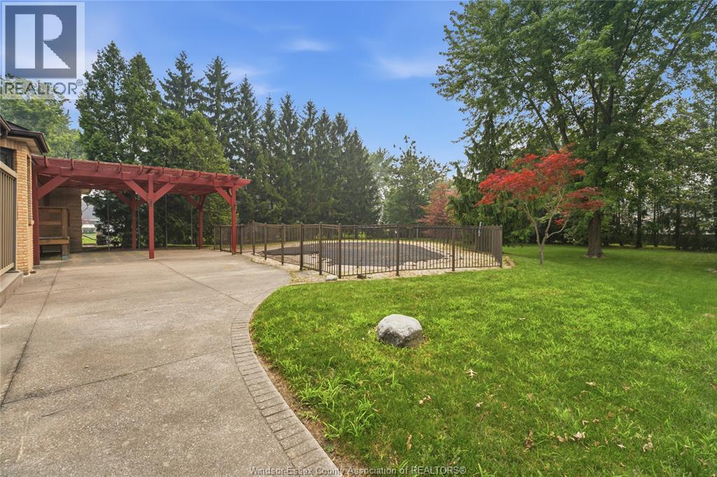 2073 Lesperance Road Property Photo 39