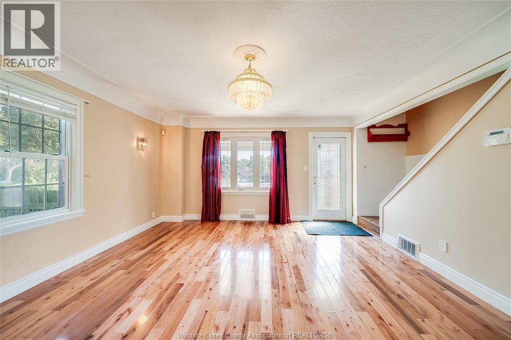 1055 Jefferson Boulevard Property Photo 7