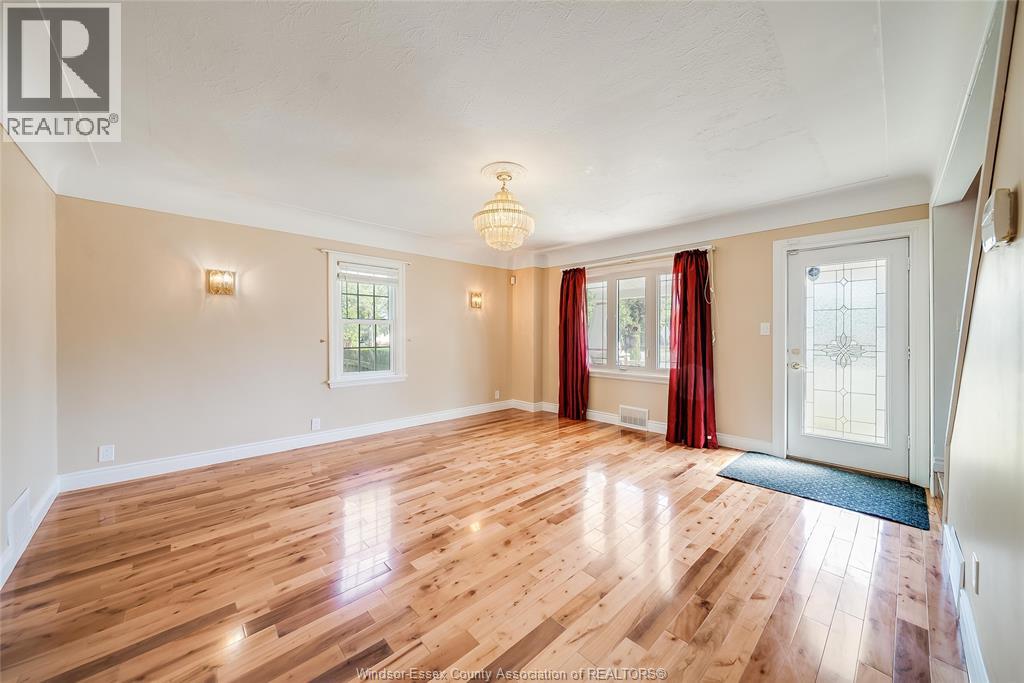 1055 Jefferson Boulevard Property Photo 9