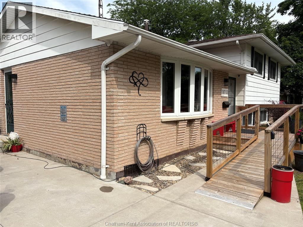 46 Ottawa Drive Property Photo 2