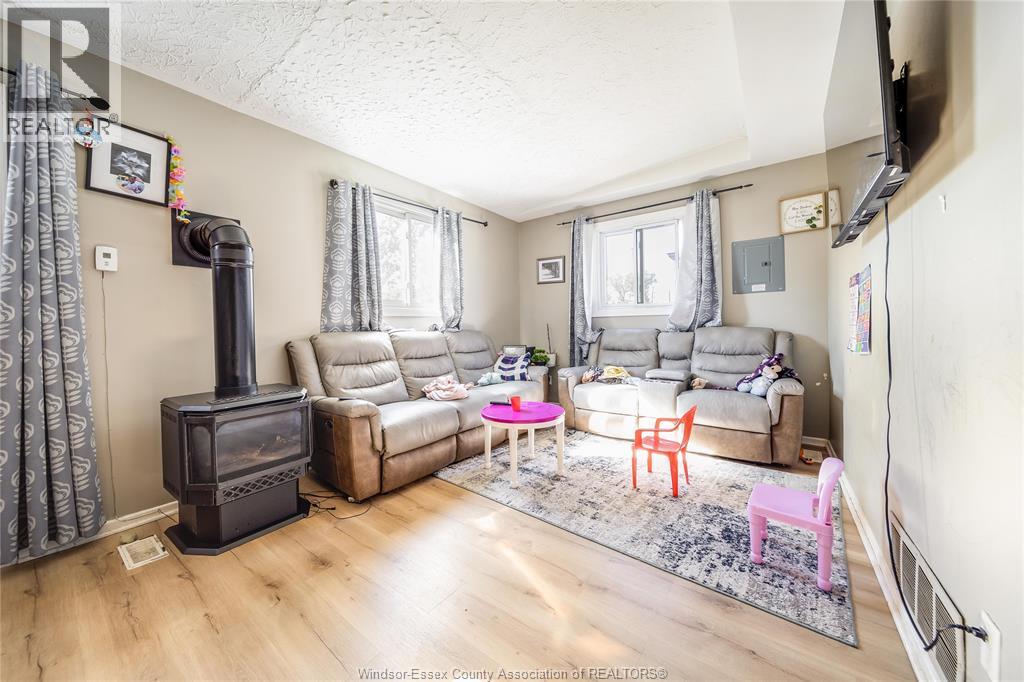 1249 Marentette Avenue Property Photo 3