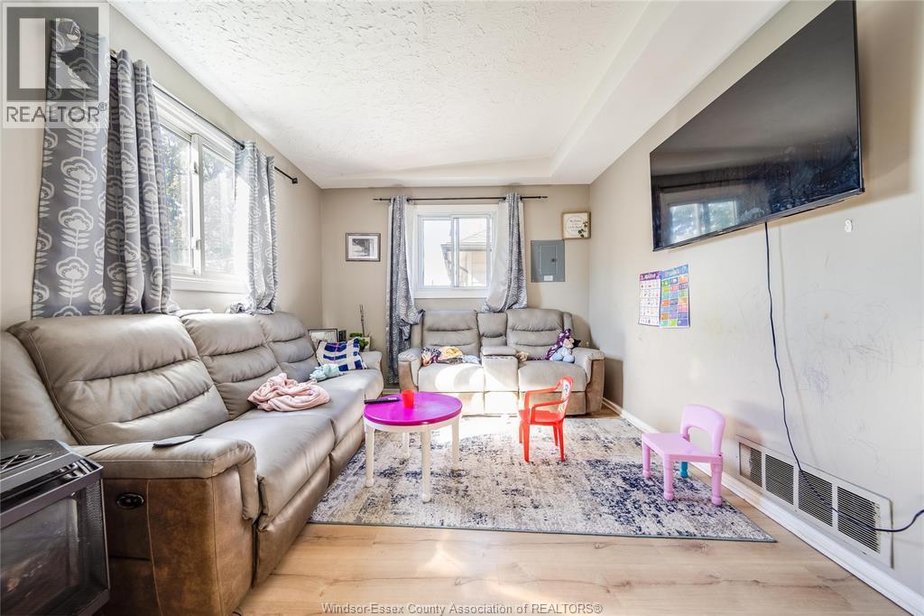 1249 Marentette Avenue Property Photo 4