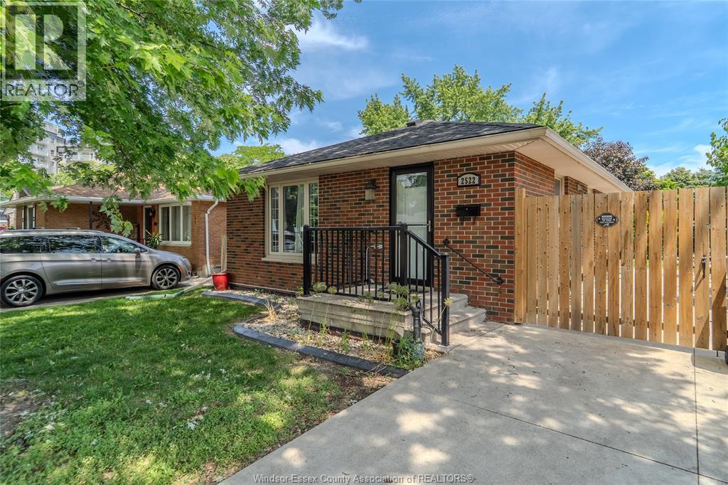 2522 Armstrong Avenue Property Photo 2
