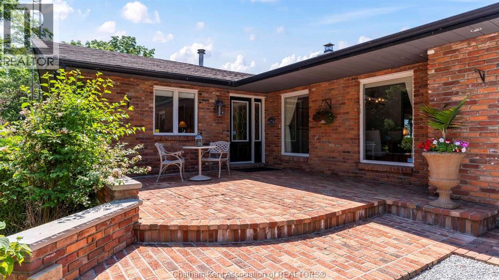 7678 Talbot Trail West Property Photo 4