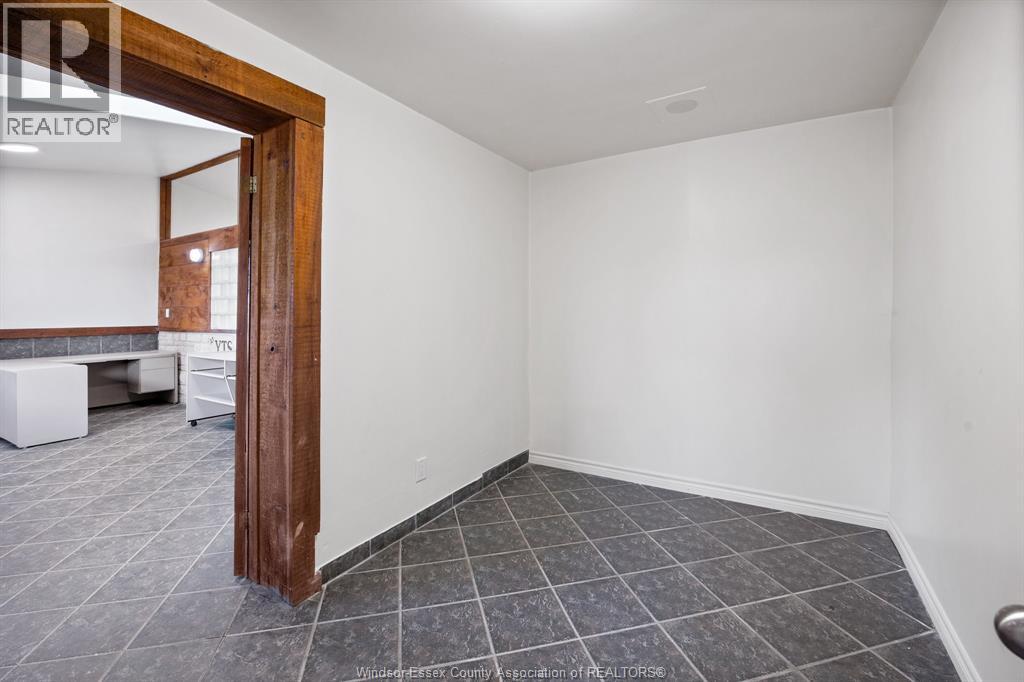 7026 Howard Property Photo 15