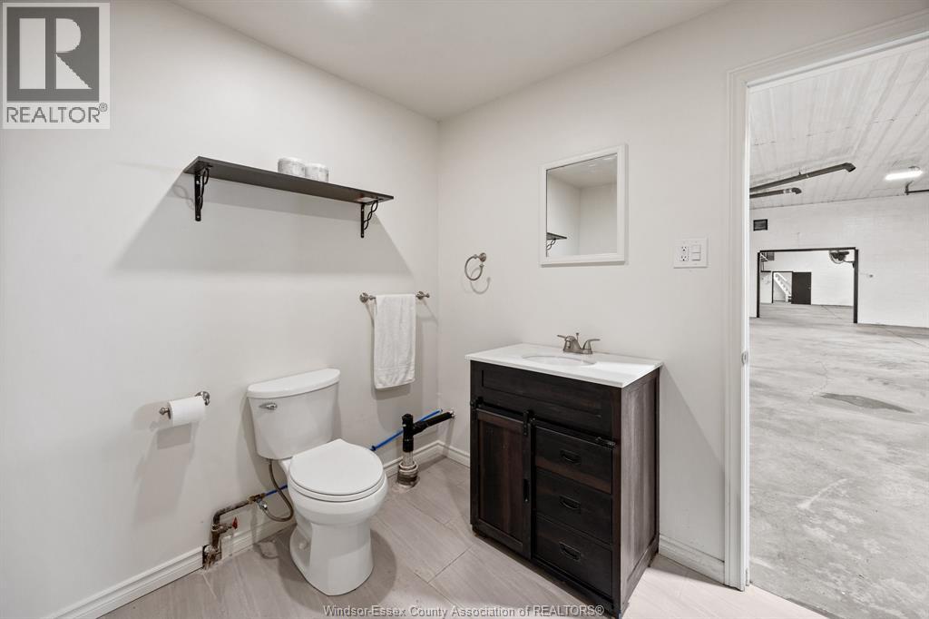 7026 Howard Property Photo 18