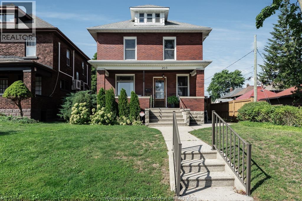 203 Moy AVENUE Property Photo 1