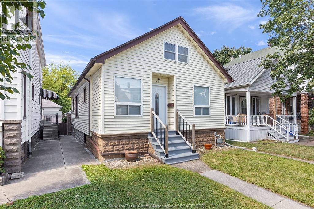 1167 Pierre Avenue Property Photo 2