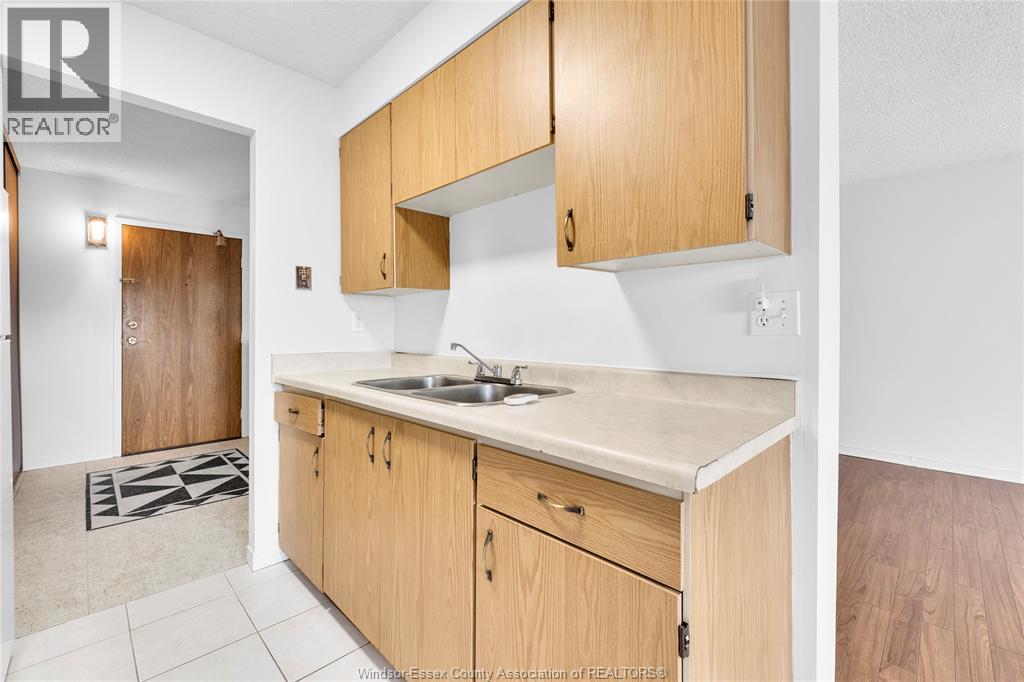 150 Park West Unit# 816 Property Photo 13