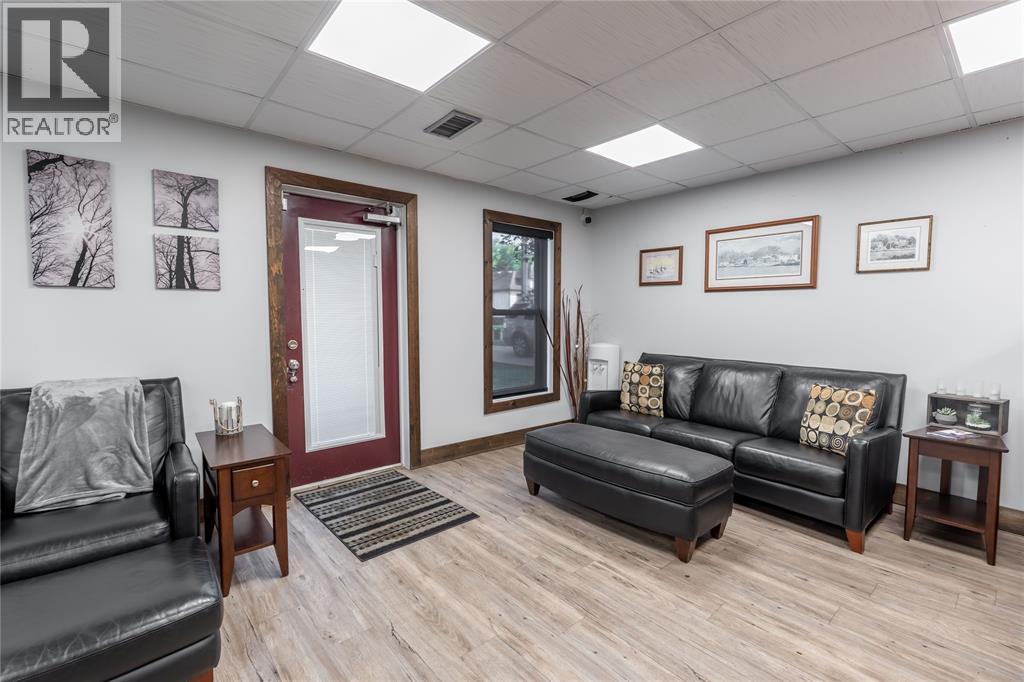 239 Ontario Street Property Photo 6