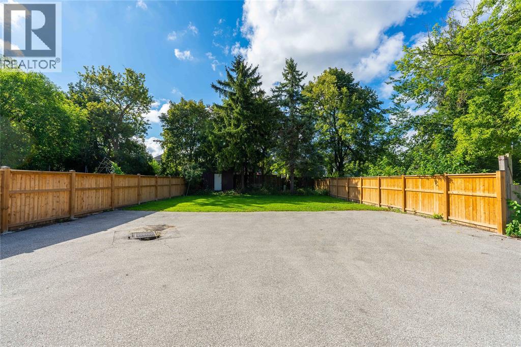 239 Ontario Street Property Photo 23