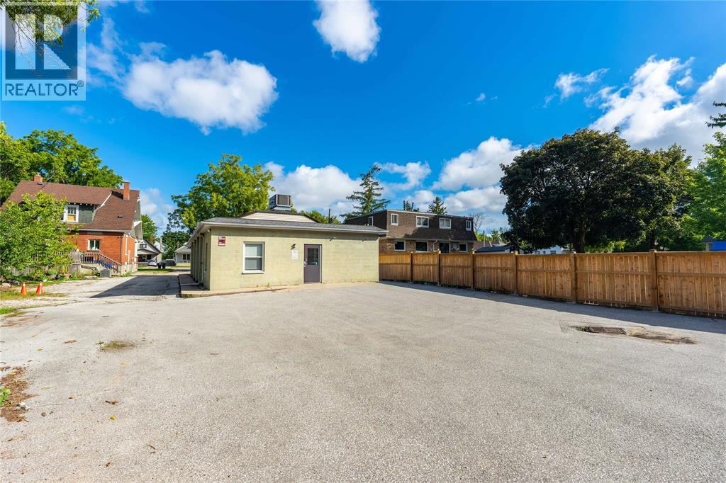 239 Ontario Street Property Photo 24