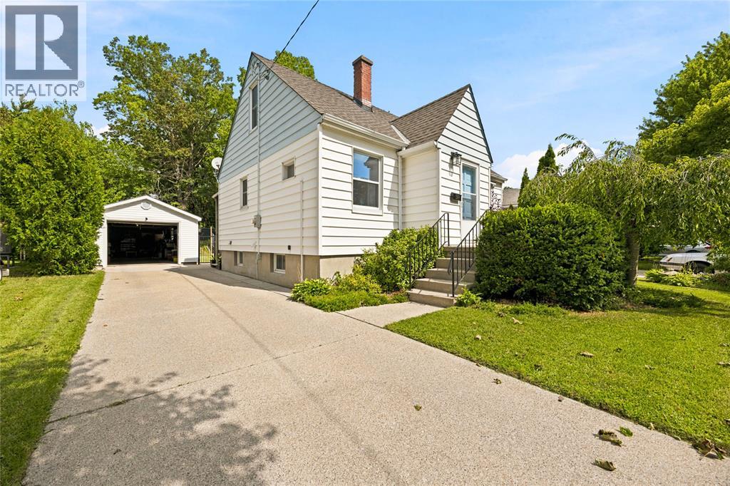 698 Pineview Avenue Property Photo 1