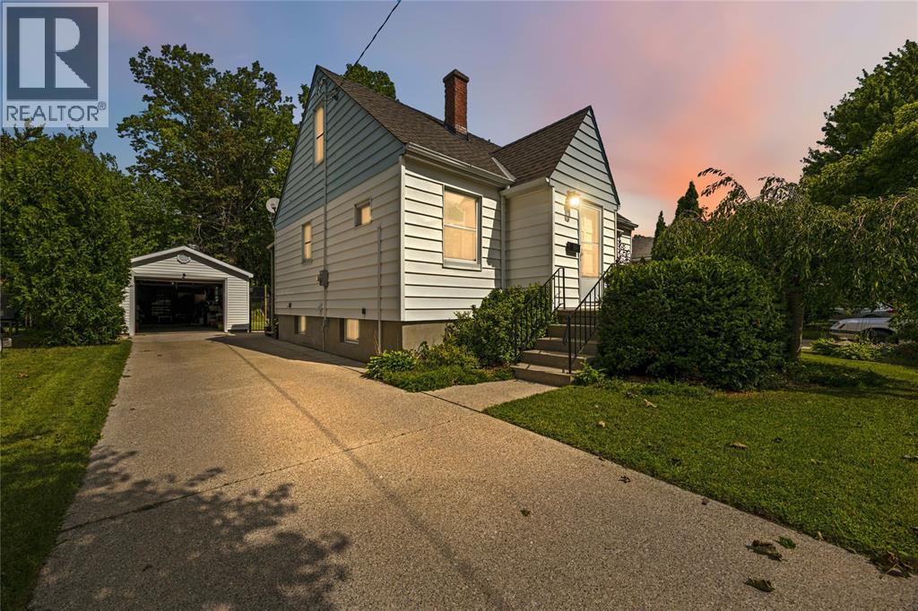 698 Pineview Avenue Property Photo 2