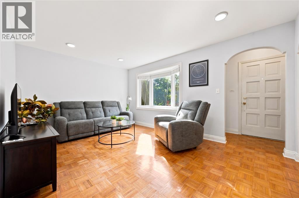 698 Pineview Avenue Property Photo 4