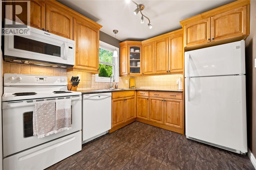 698 Pineview Avenue Property Photo 9