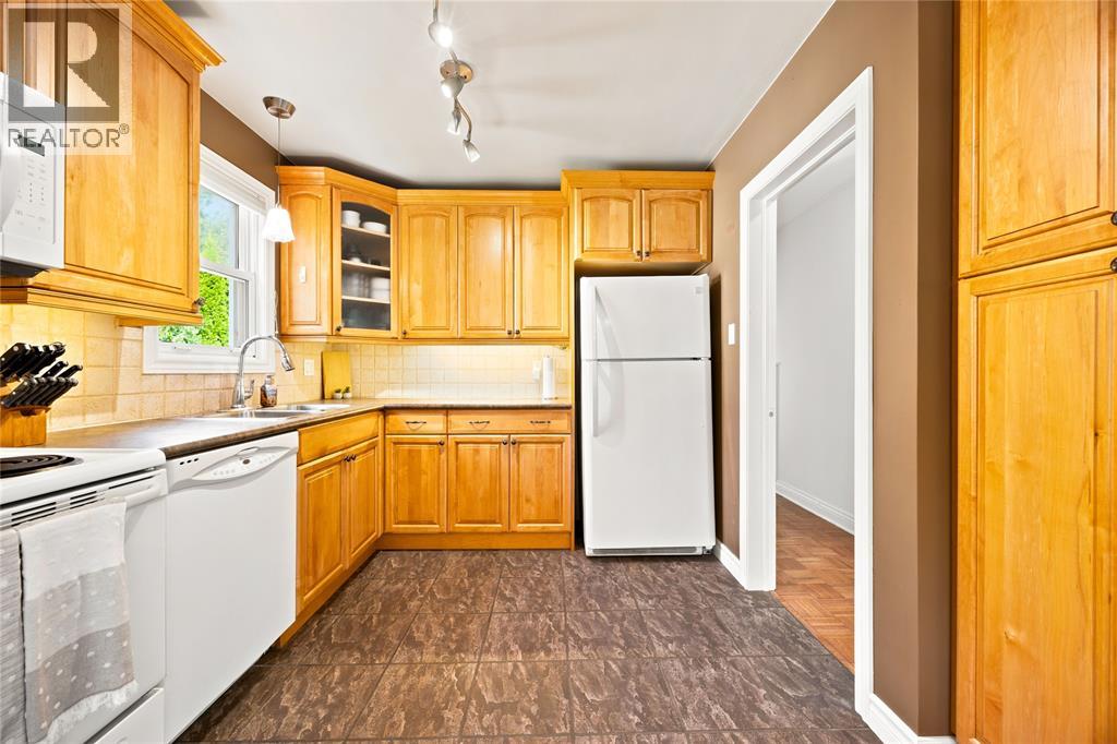 698 Pineview Avenue Property Photo 11