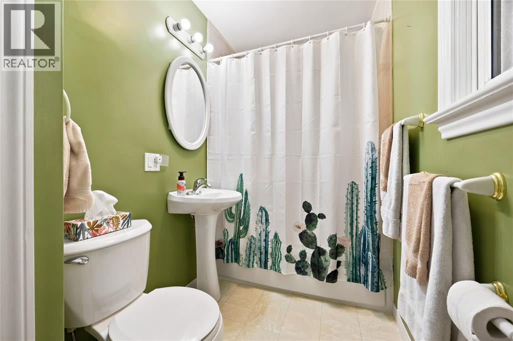 698 Pineview Avenue Property Photo 20