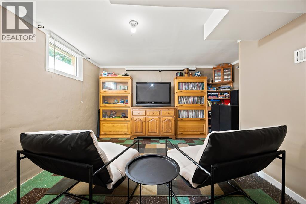 698 Pineview Avenue Property Photo 28