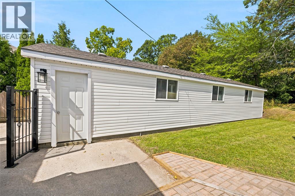 698 Pineview Avenue Property Photo 40