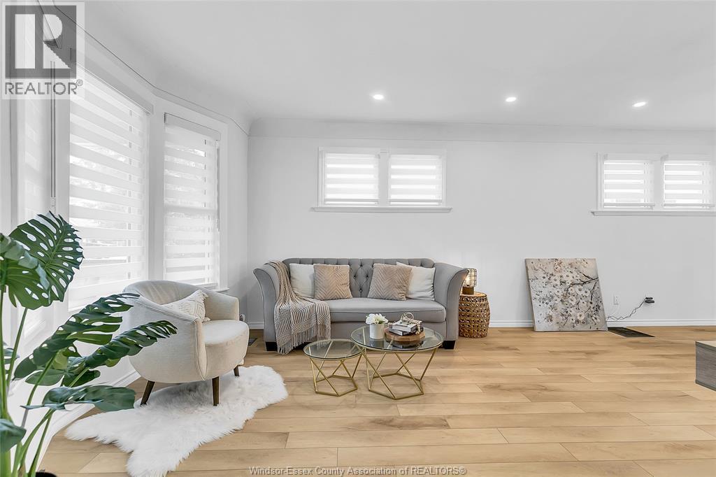 1457 Dougall Property Photo 6