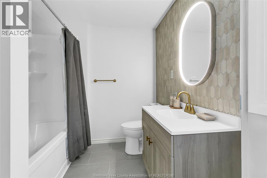 1457 Dougall Property Photo 22