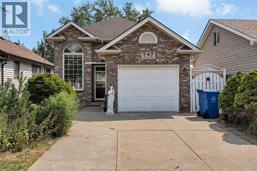 747 Eugenie Property Photo 3