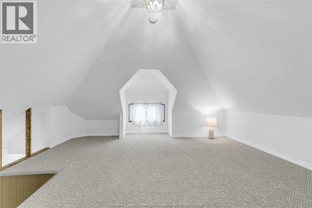 1457 Dougall Property Photo 27