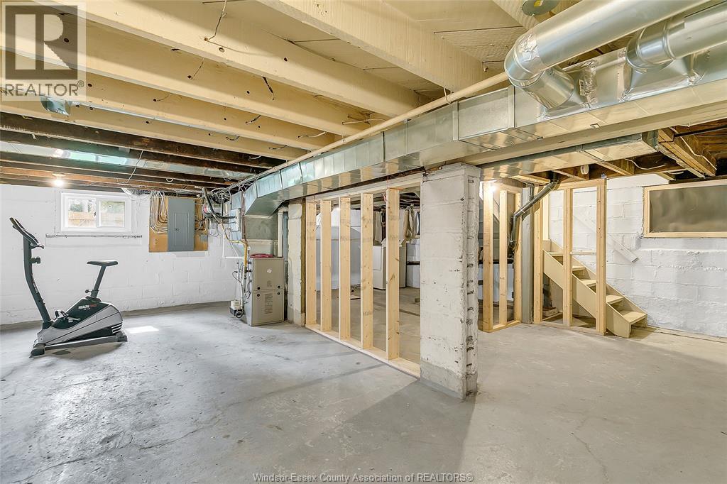 1457 Dougall Property Photo 28
