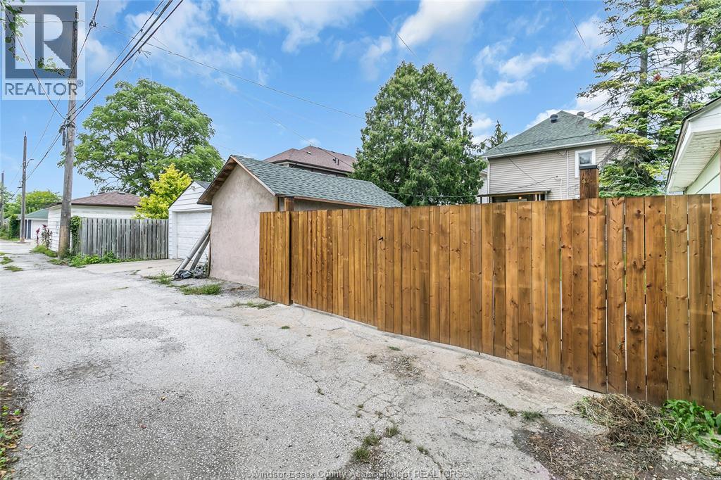 1457 Dougall Property Photo 33