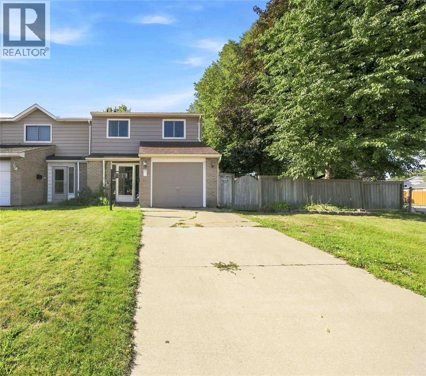 301 Somerset CRESCENT Property Photo 1