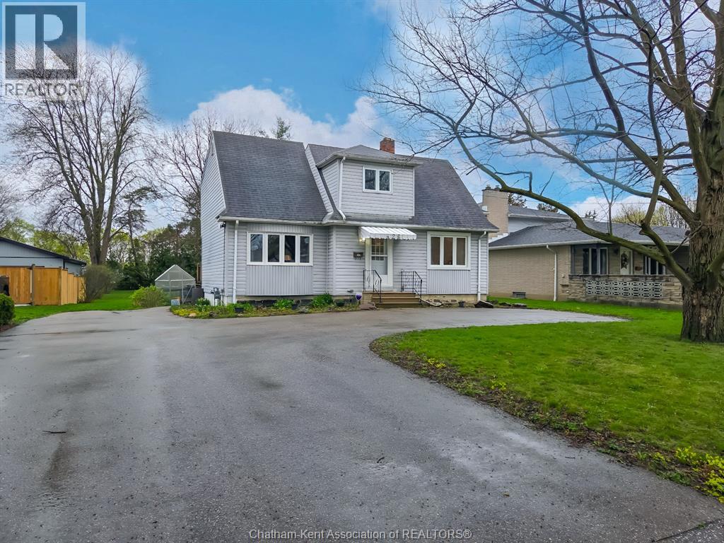 426 Victoria AVENUE Property Photo 1