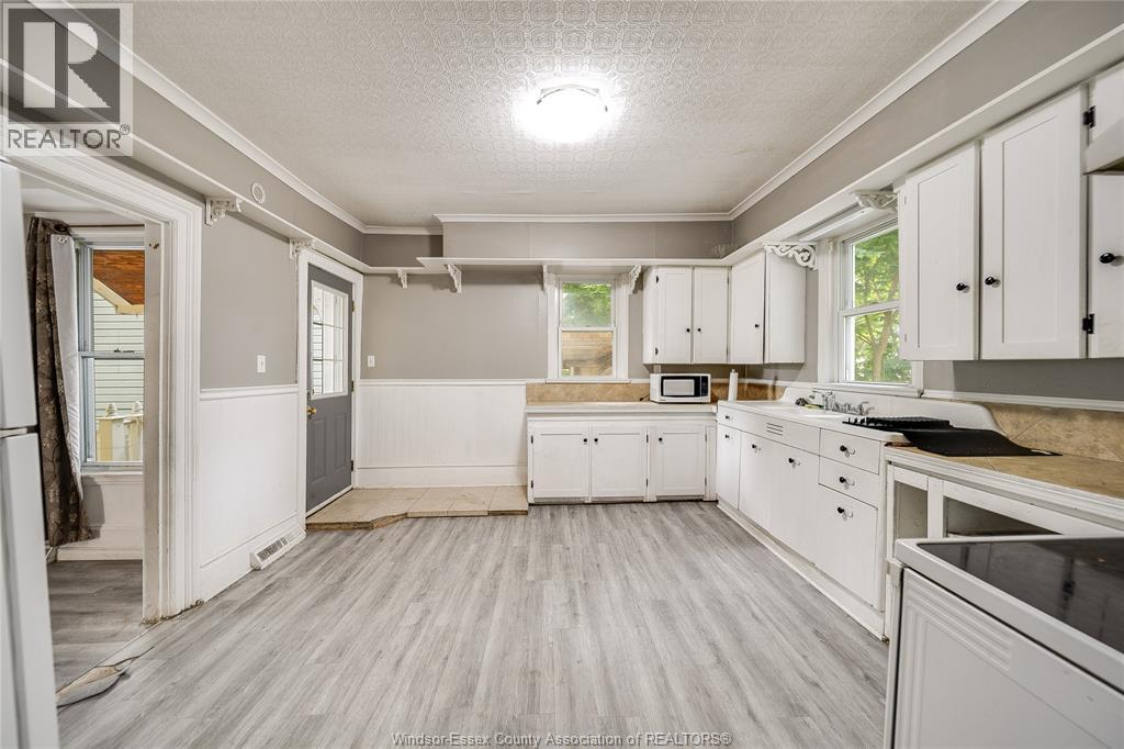 211 Cameron Property Photo 16