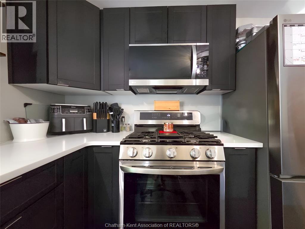579 Centre Street Property Photo 8