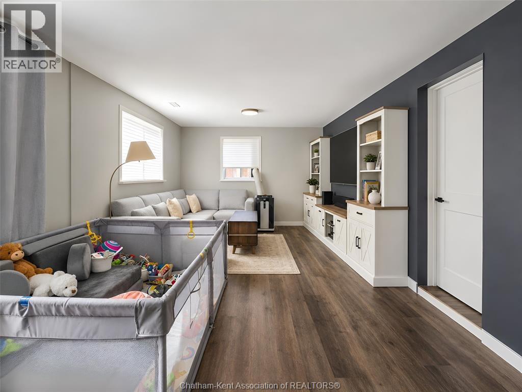 579 Centre Street Property Photo 9