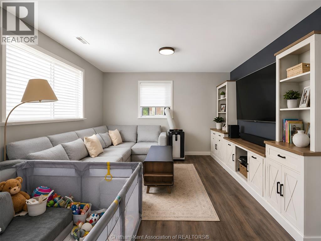 579 Centre Street Property Photo 10