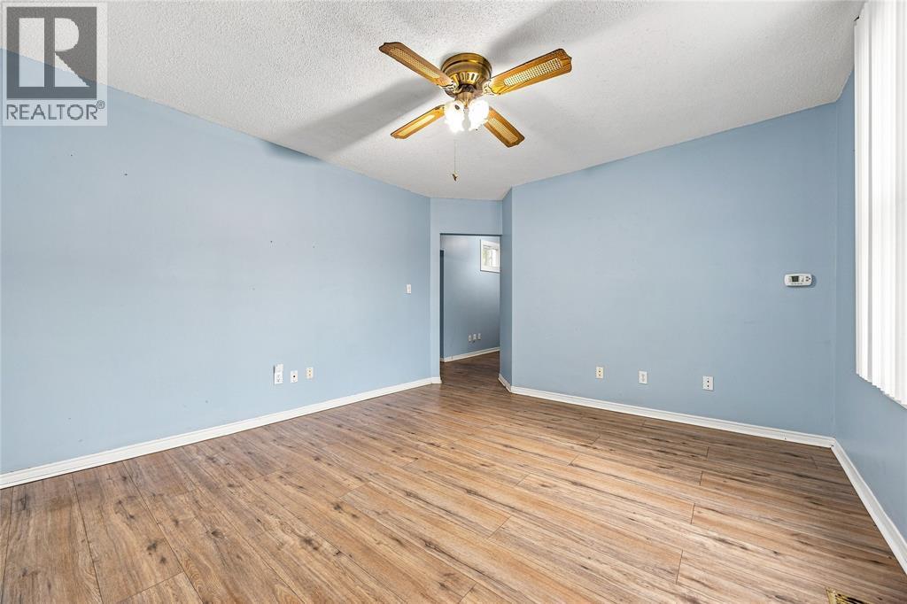 386 Russell Street South Property Photo 6