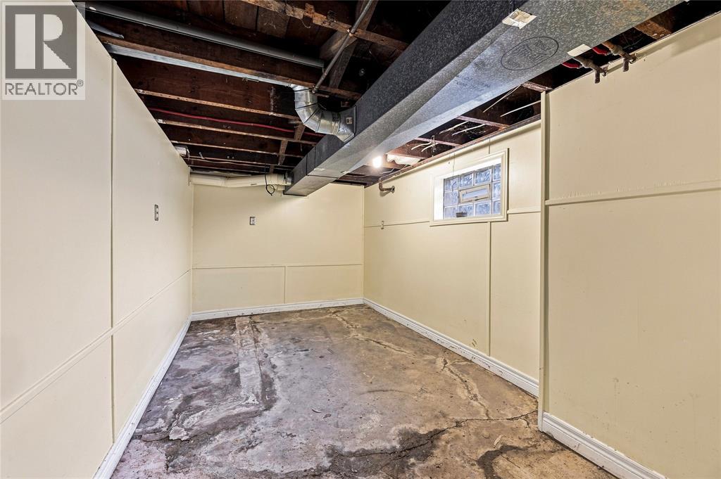 386 Russell Street South Property Photo 24
