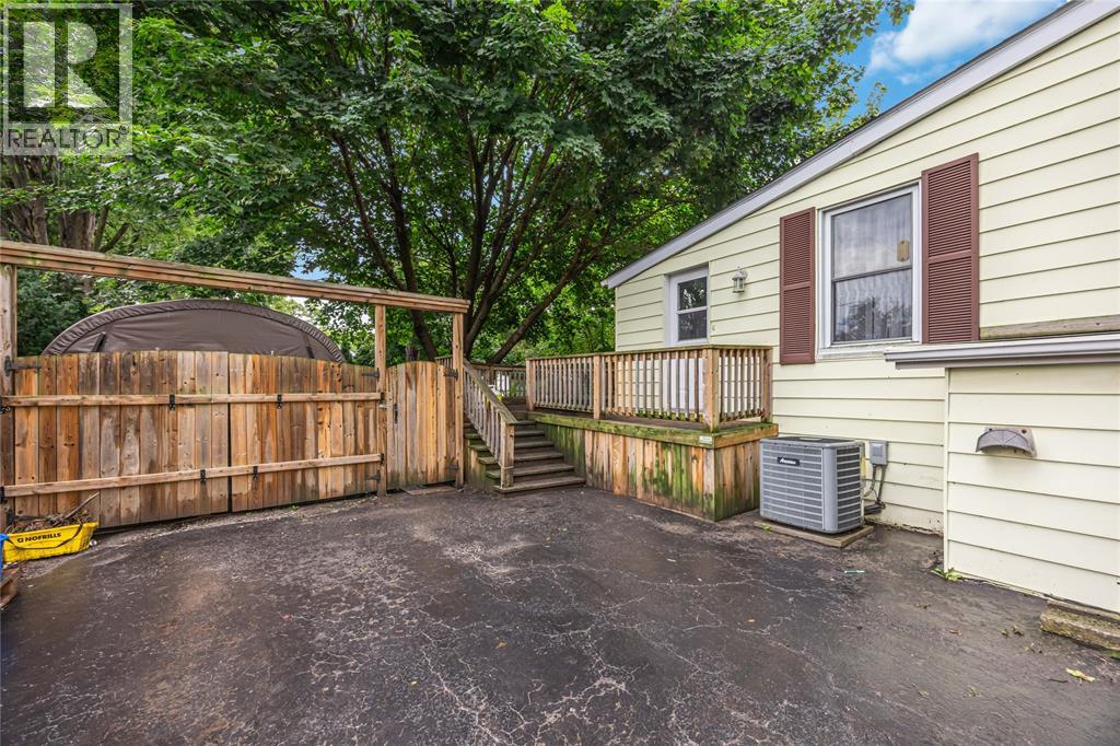 386 Russell Street South Property Photo 25