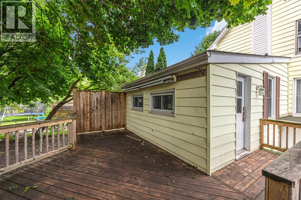 386 Russell Street South Property Photo 26