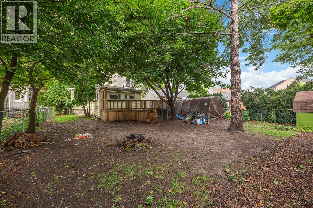 386 Russell Street South Property Photo 28