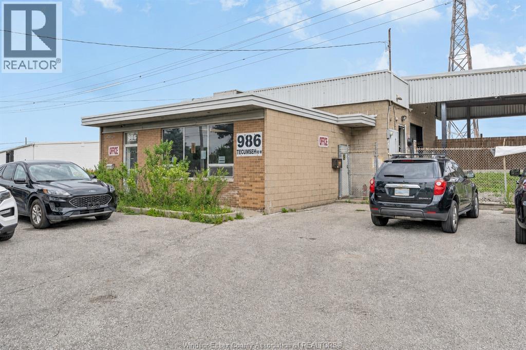 986 TECUMSEH ROAD West