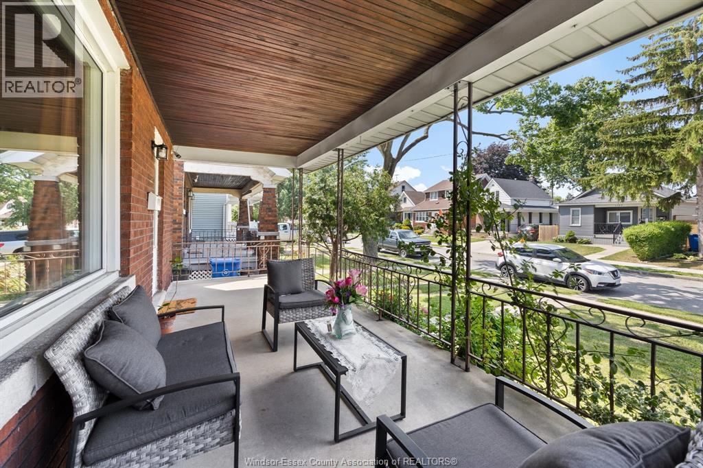 1118 Louis Avenue Property Photo 3