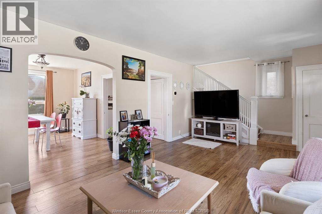 1118 Louis Avenue Property Photo 6