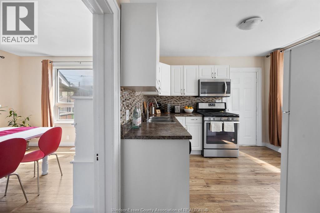 1118 Louis Avenue Property Photo 9