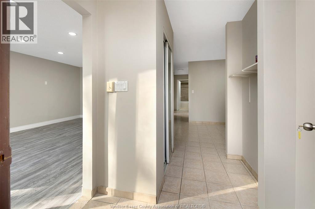 10820 Mulberry Drive Unit# Lower Property Photo 3