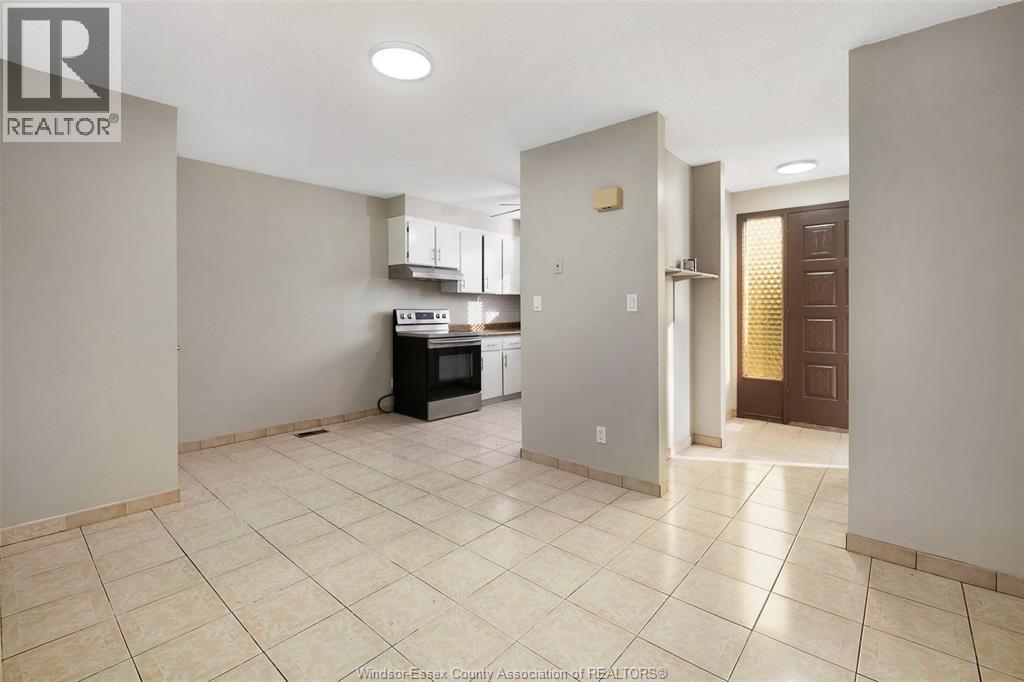 10820 Mulberry Drive Unit# Lower Property Photo 6
