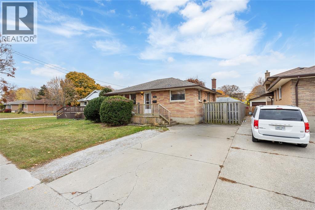 1035 WELLINGTON STREET Property Photo 1