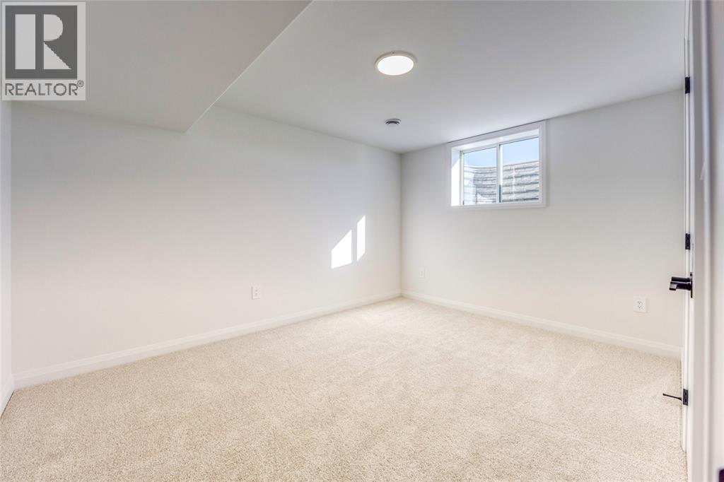 3566 Paul Crescent Property Photo 34